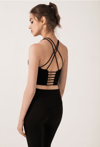 Crisscross Strappy Cropped Sports Bra in Black