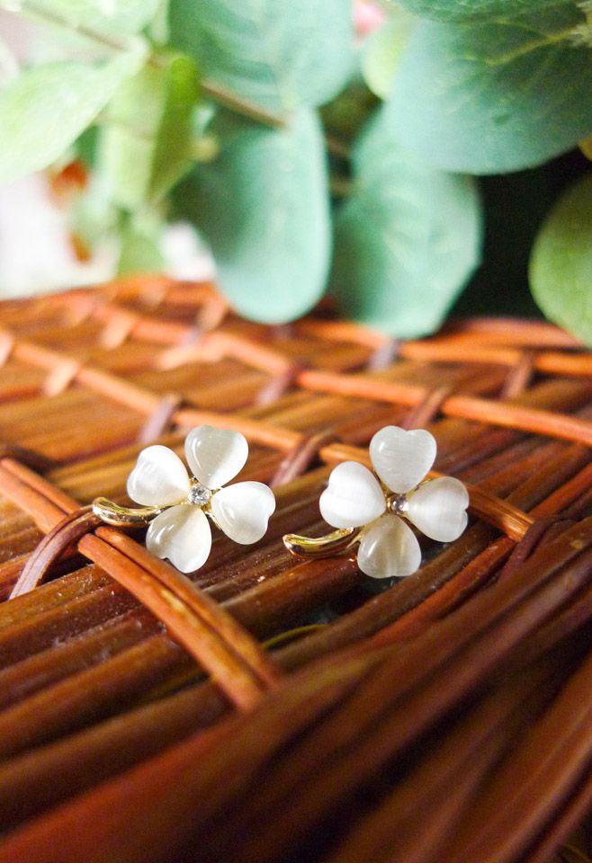 Ivory Clover Crystal Earrings