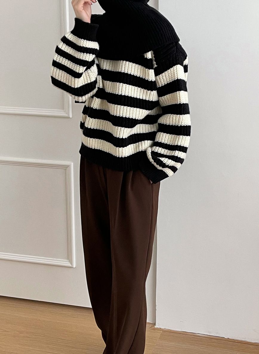 Detachable Scarf Striped Knit Sweater in Black