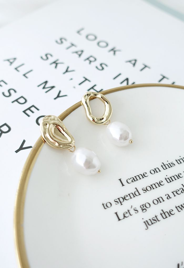 Vintage Distinctive Pearly Earrings