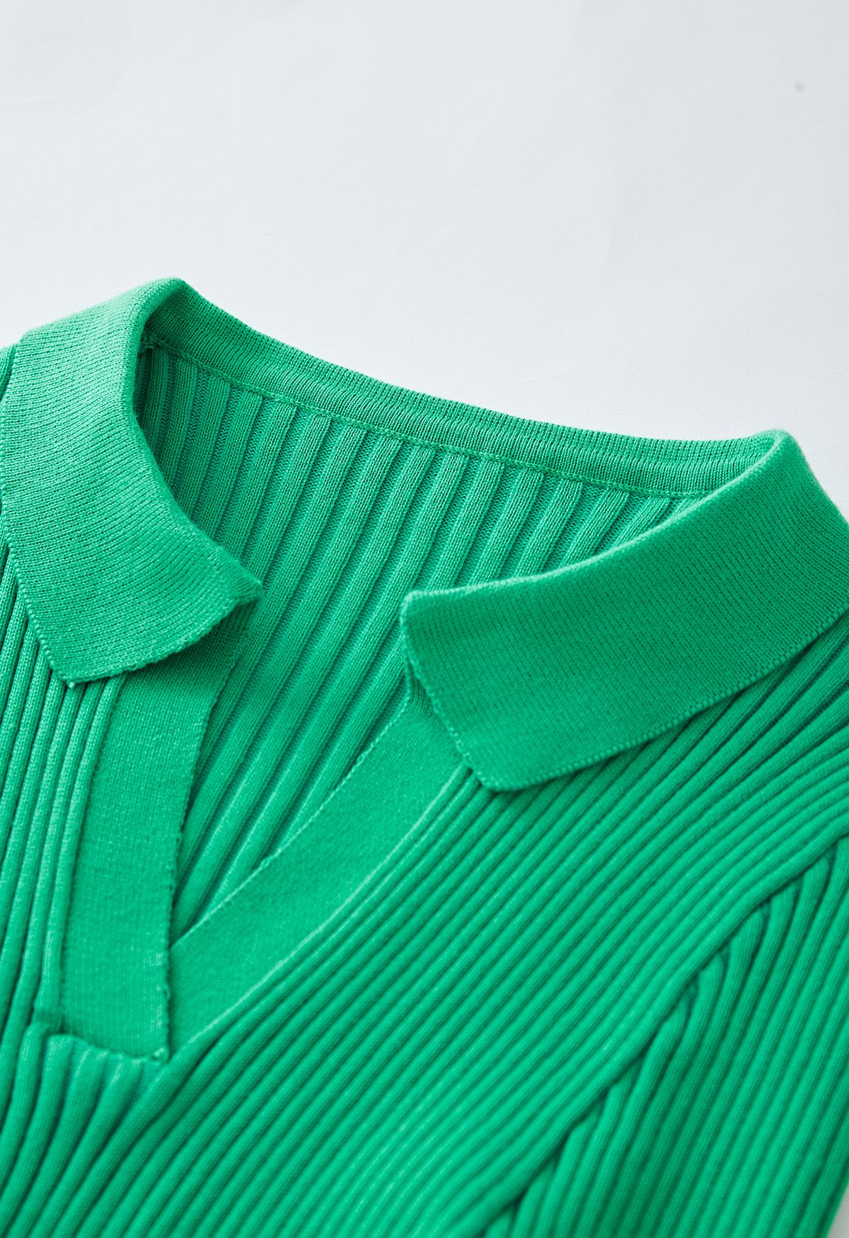 Collared V-Neck Knit Top and Pleated Skirt Set in Green