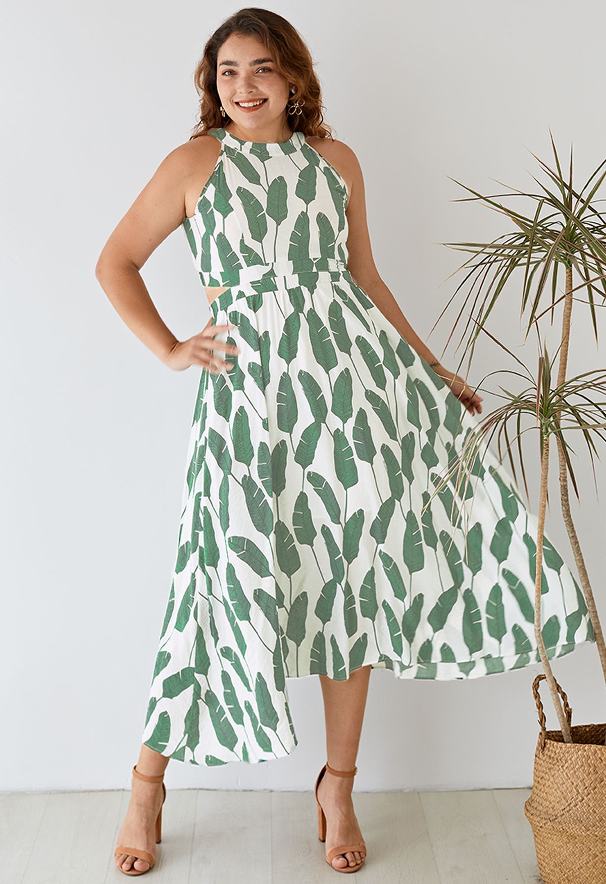 Summer Palm Leaf Print Halter Neck Maxi Dress in Green